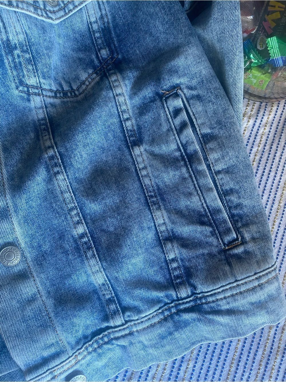 Free People Rumors Light Wash Blue Denim Jean Jacket Size XL - Picture 9 of 11